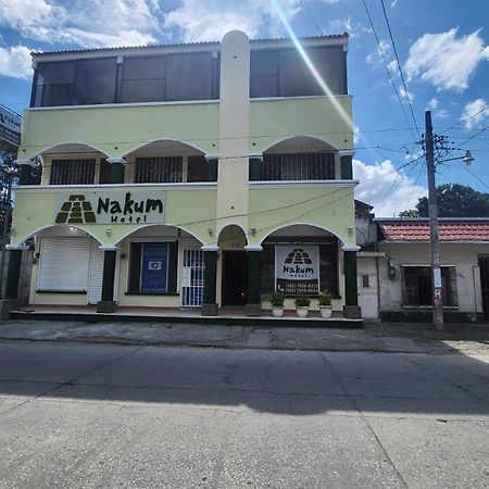 Nakum Hotel Флорес Екстериор снимка