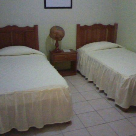 Nakum Hotel Флорес Екстериор снимка