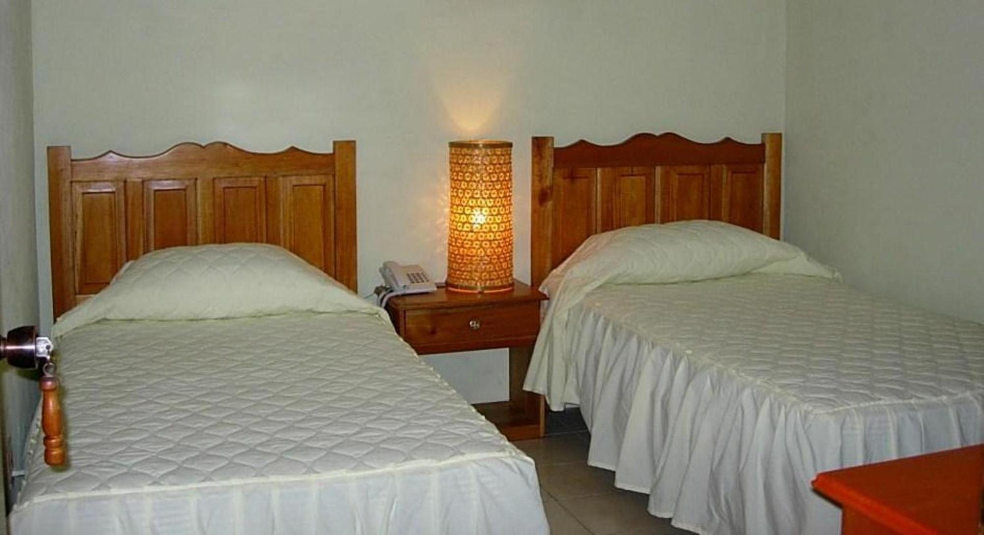 Nakum Hotel Флорес Стая снимка