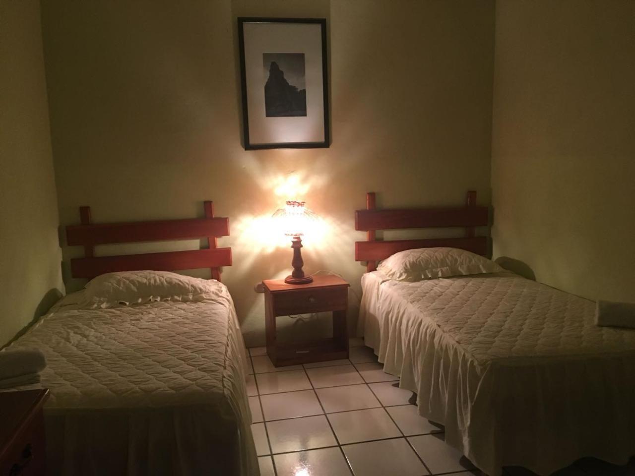 Nakum Hotel Флорес Екстериор снимка
