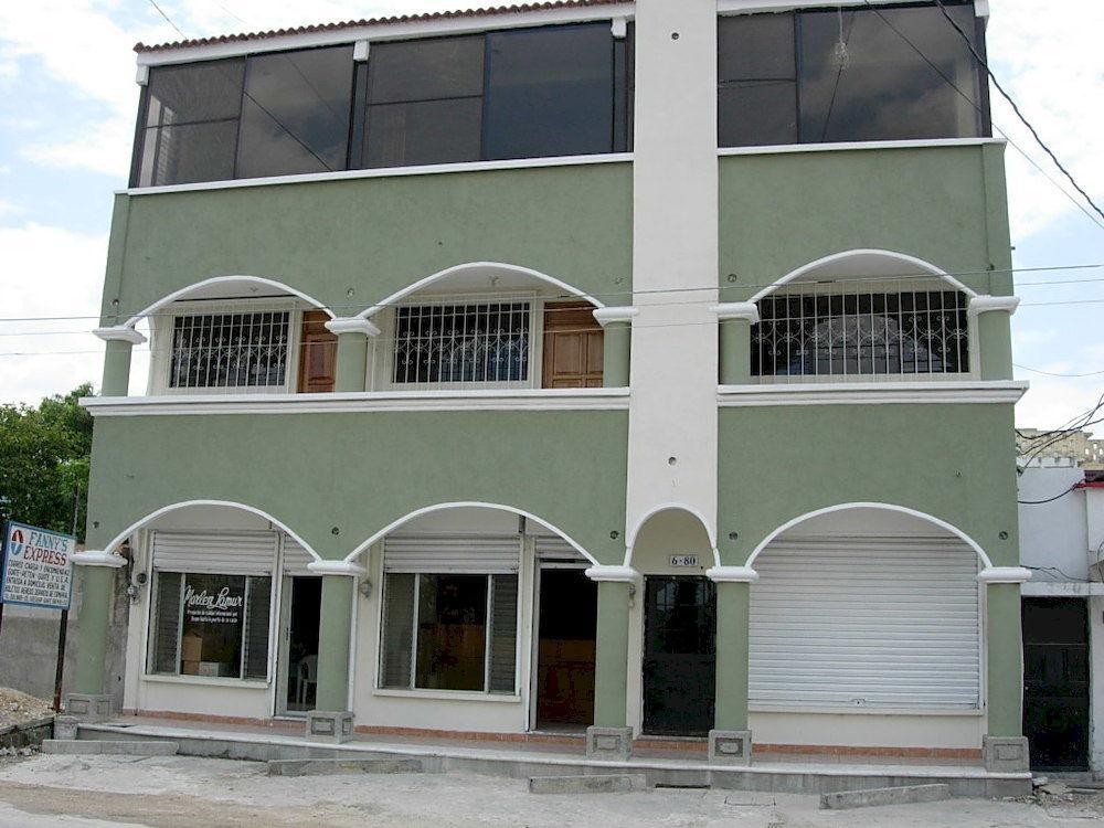 Nakum Hotel Флорес Екстериор снимка