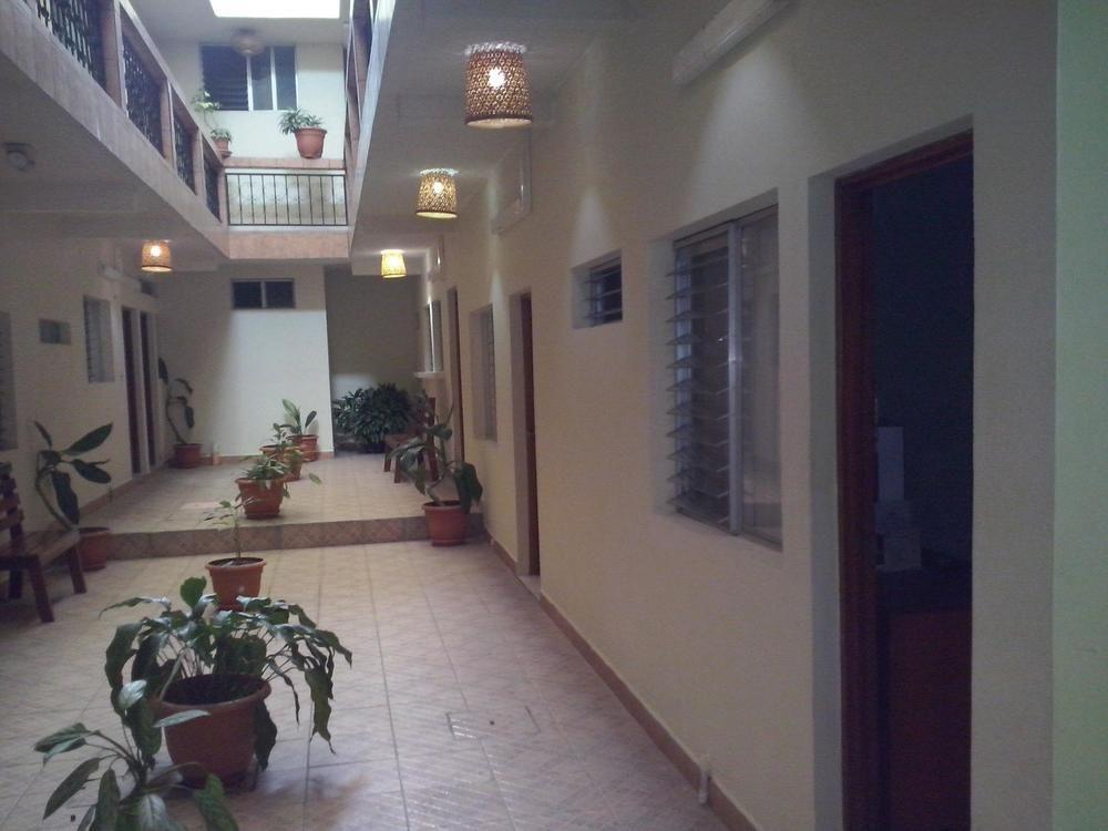 Nakum Hotel Флорес Екстериор снимка