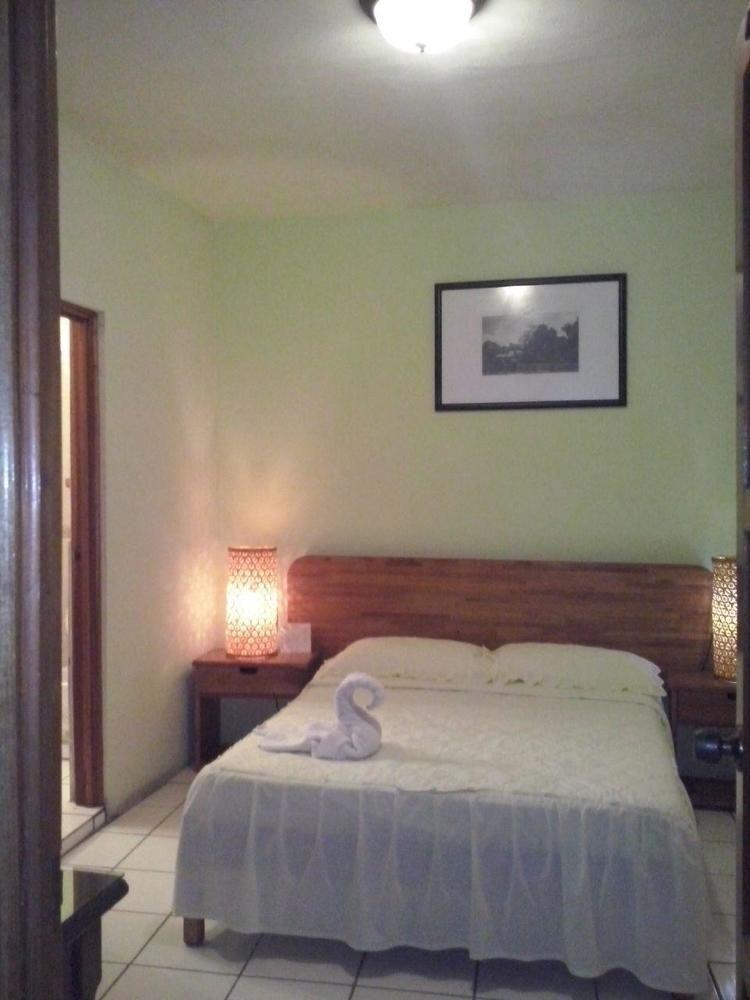 Nakum Hotel Флорес Екстериор снимка