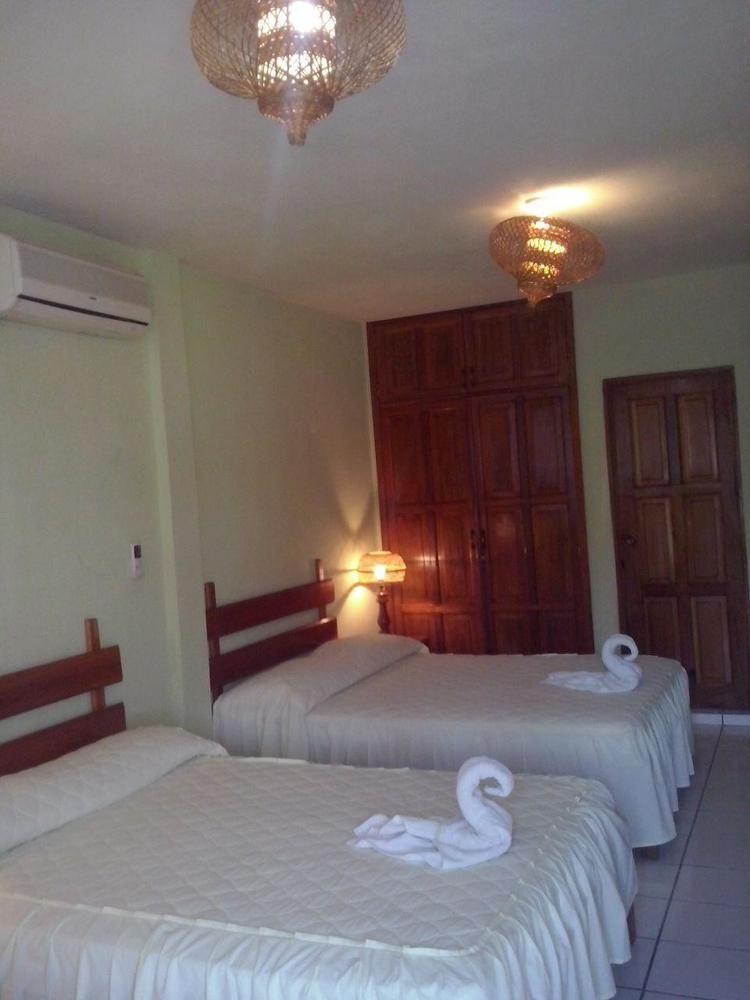 Nakum Hotel Флорес Екстериор снимка