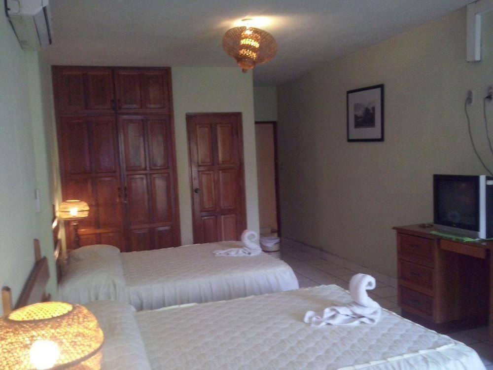 Nakum Hotel Флорес Екстериор снимка