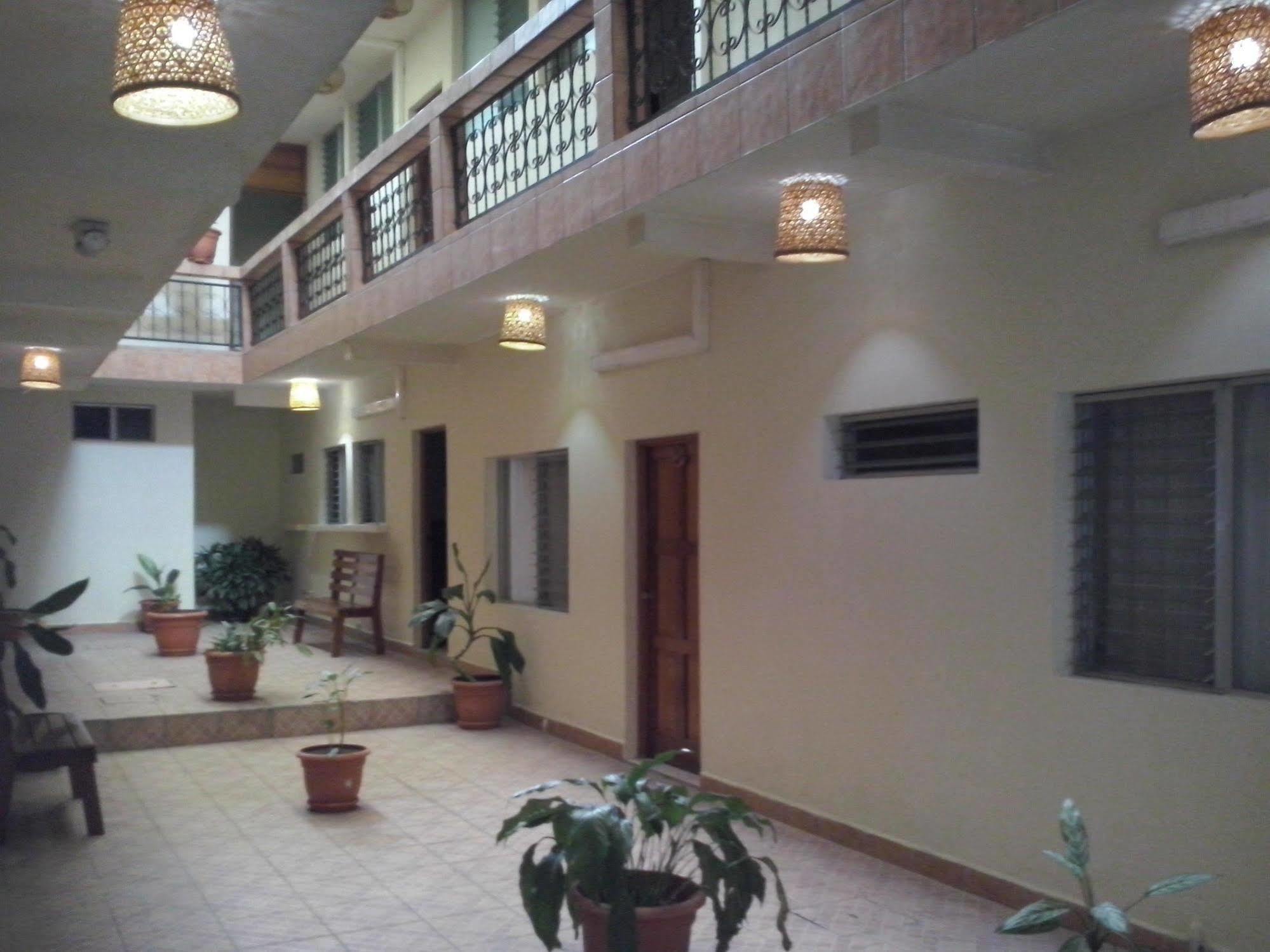 Nakum Hotel Флорес Екстериор снимка